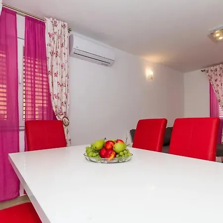 Apartman By The Sea - 16249 *